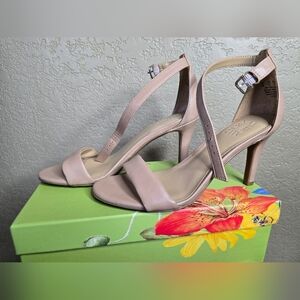 NIB! Ladies Sz. 7 Nude Heels By NATURALIZER